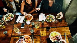 Dining for Wellness: How Restaurants Are Promoting Healthy Eating