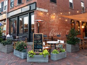 The Benefits of Eating Local: Supporting Your Community