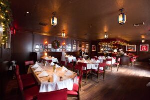 How Hausion Connects You to the Best Neighborhood Restaurants